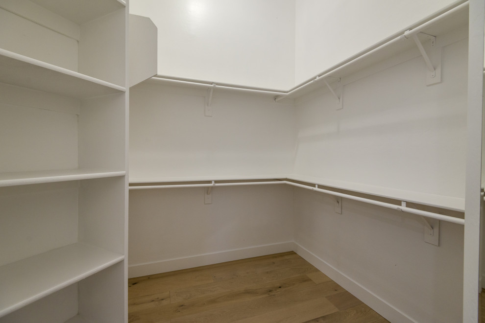 Transitional home design photo in Phoenix