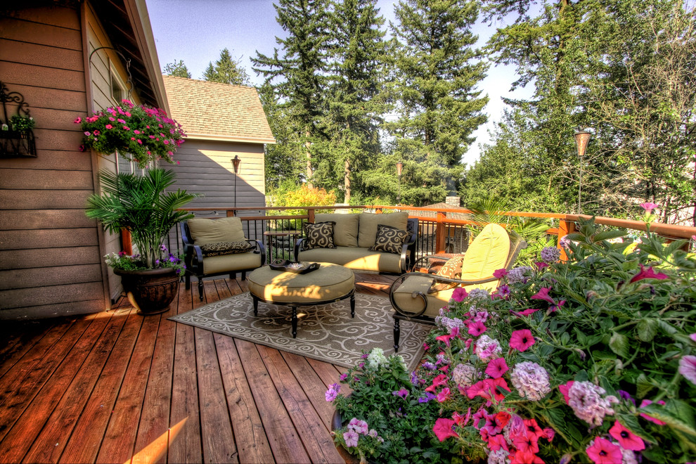 Photo of a traditional deck in Portland with no cover.