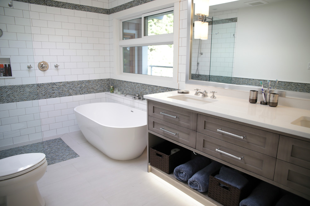 Inspiration for a transitional bathroom in Vancouver.