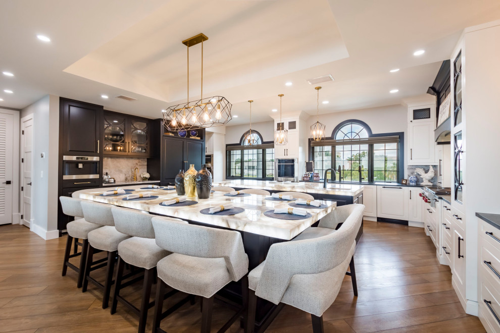 Kitchen - transitional kitchen idea in Tampa