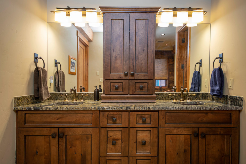 Home design - rustic home design idea in Denver