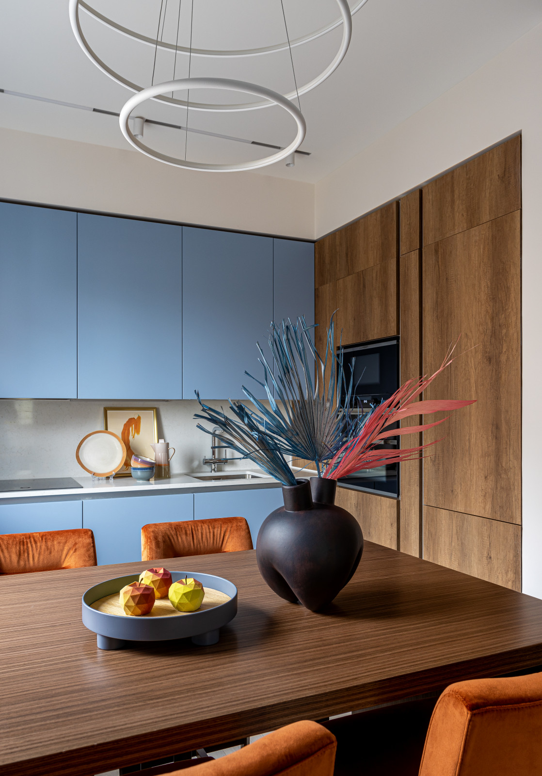 Современный интерьер в ярких цветах