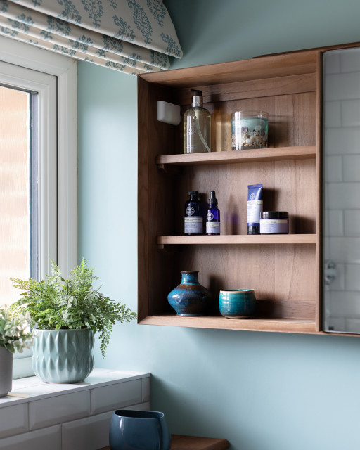 1960's House Renovation trendy-badevaerelse