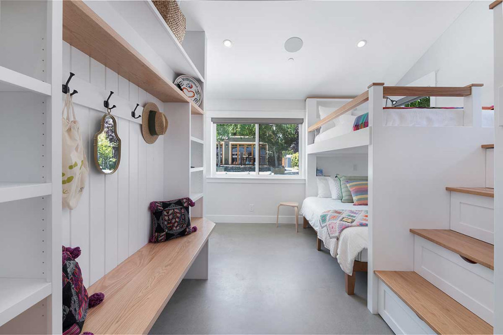 На фото: большая нейтральная детская в стиле неоклассика (современная классика) с спальным местом, белыми стенами, бетонным полом, серым полом и сводчатым потолком для подростка