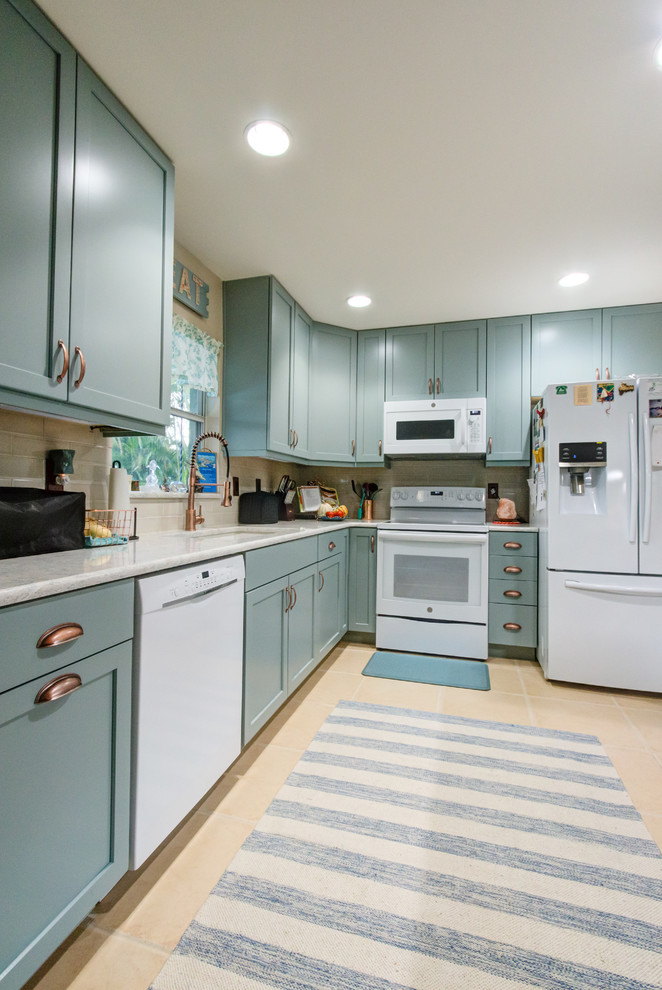 Small eclectic u-shaped enclosed kitchen photo with an undermount sink, shaker cabinets, turquoise cabinets, quartz countertops, beige backsplash, white appliances and turquoise countertops