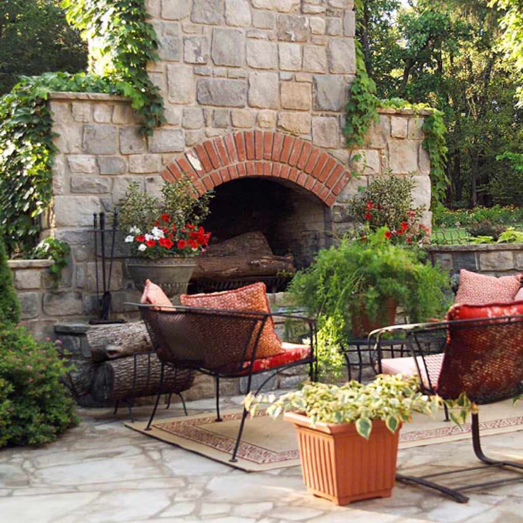 Outdoor Fireplaces & Patios