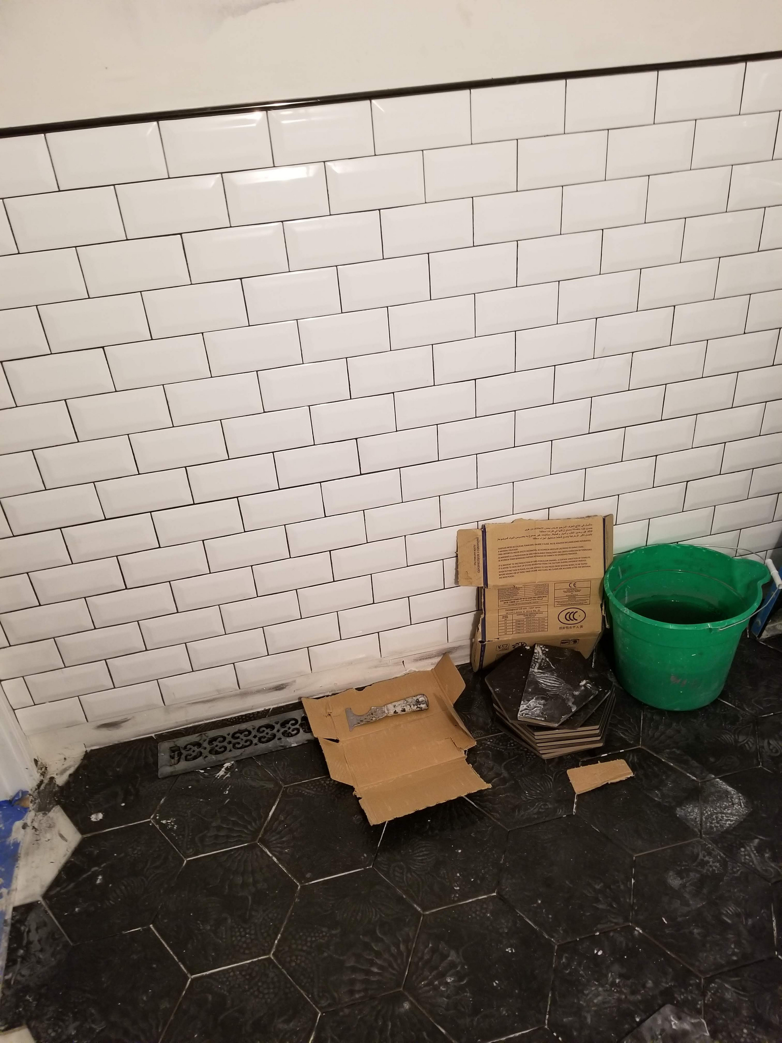 black and  withe  space saver  shower