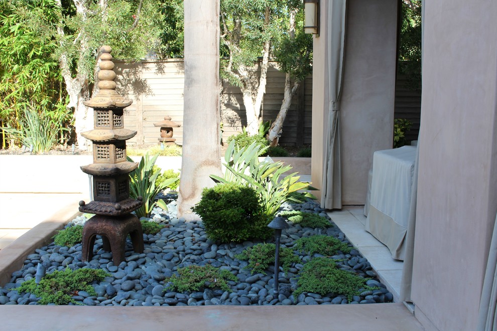Inspiration for an asian patio in Orange County.