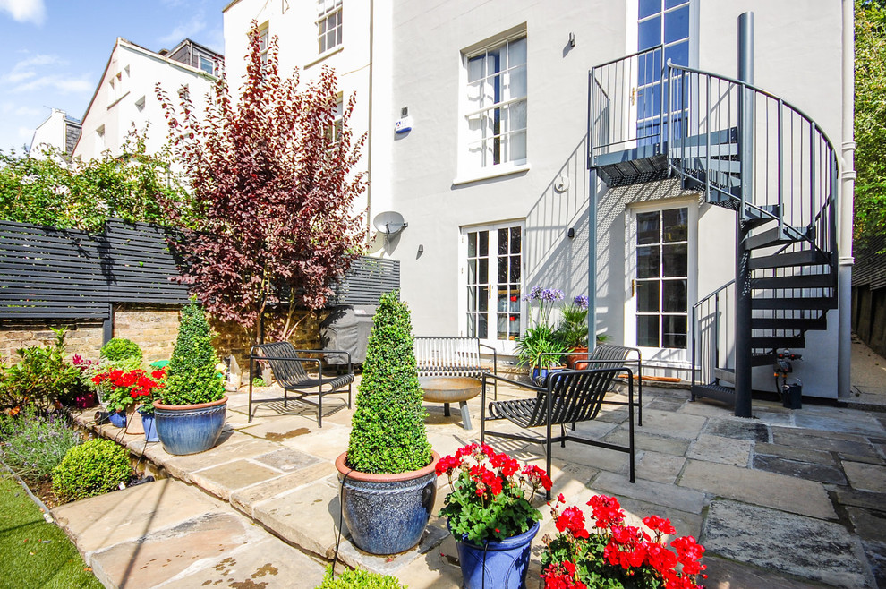 This is an example of a traditional patio in London.