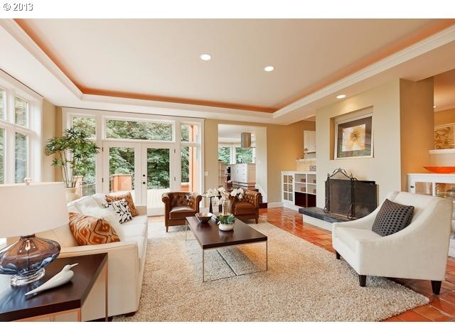 Design ideas for a transitional living room in Portland.