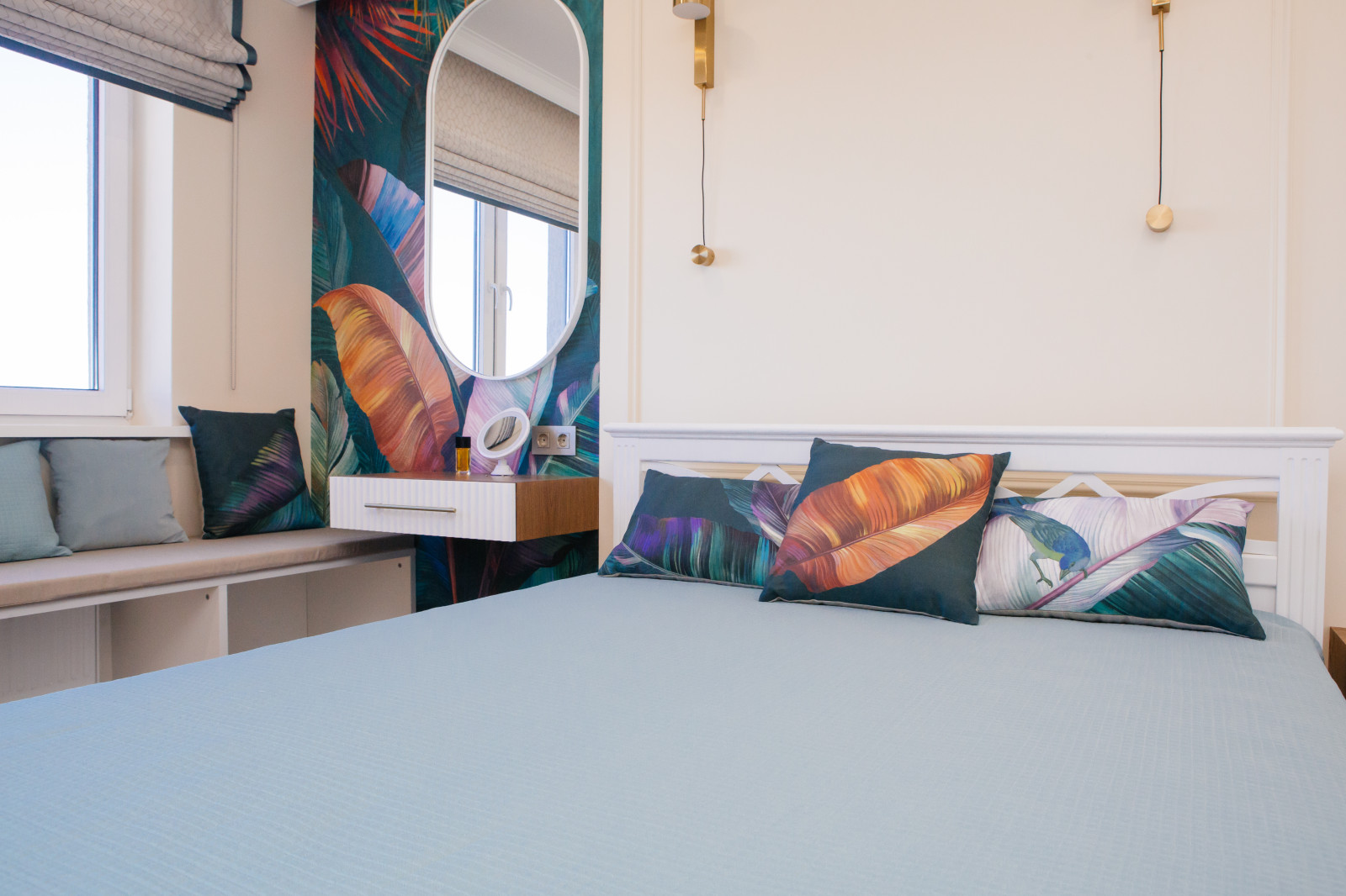 Текстиль для спальной с печатью на ткани. Фрагмент фрески напечатан на сатине.