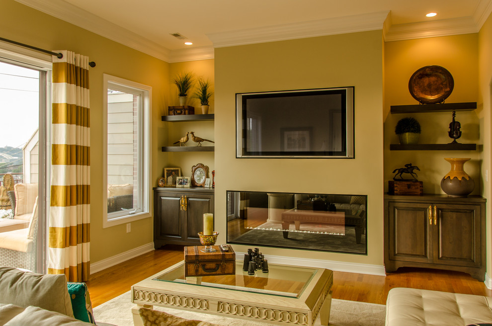 This is an example of a transitional living room in Cincinnati.