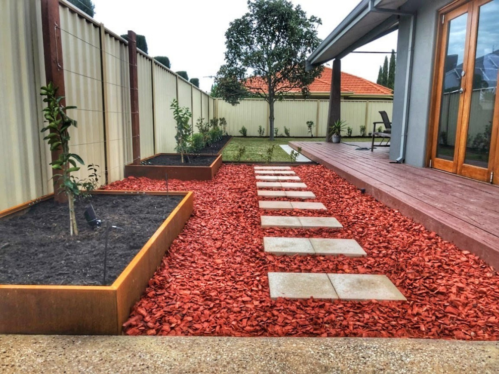 Photo of a contemporary garden in Wellington.