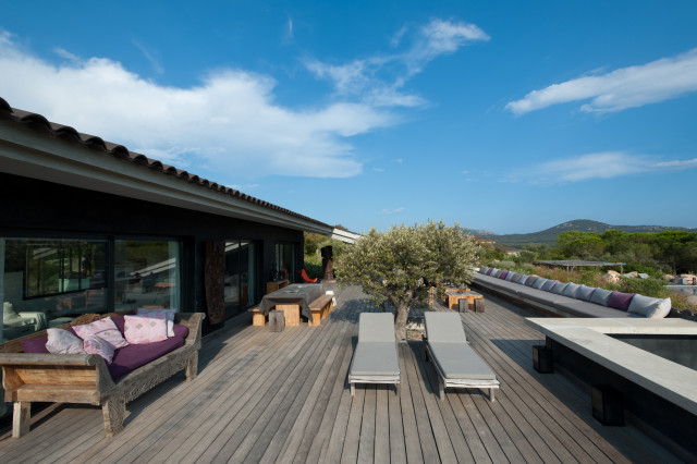 La maison furtive - Construction d'une maison individuelle contemporary-deck