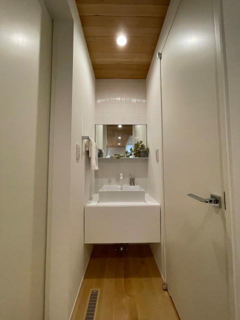 7m立方で構成される家 scandinavo-bagno-di-servizio