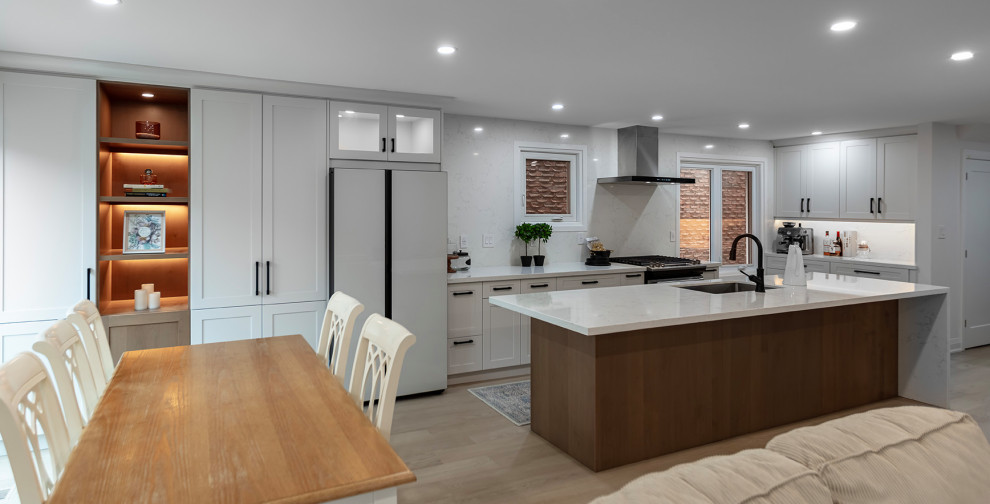 Transitional kitchen photo in Toronto