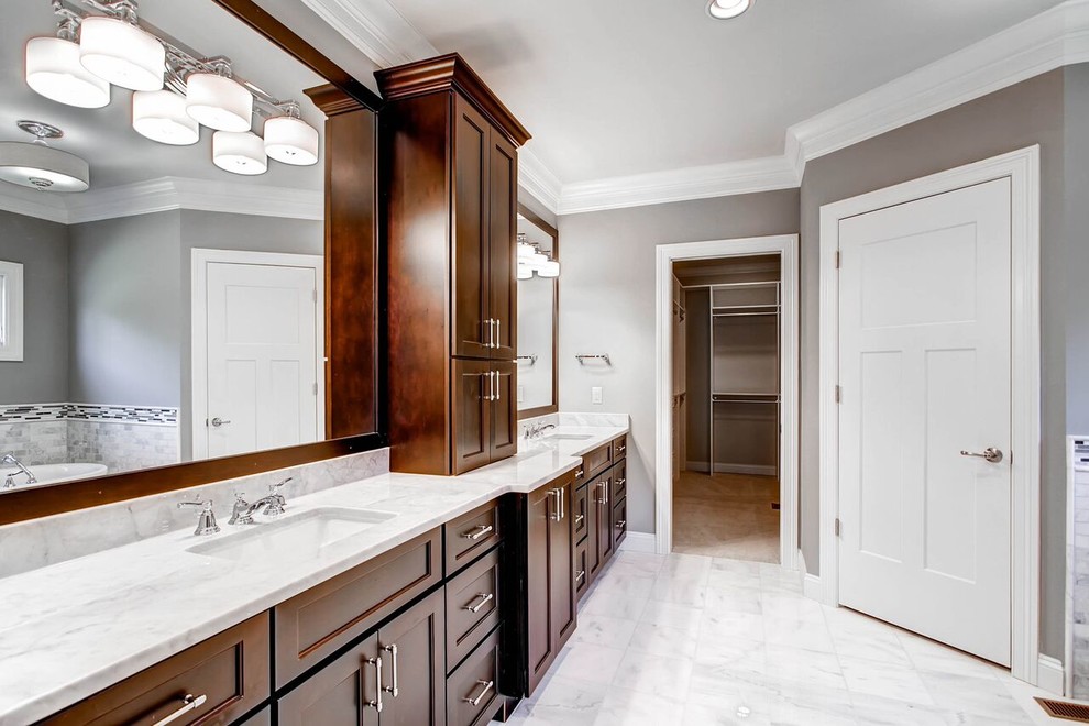 Home design - transitional home design idea in St Louis