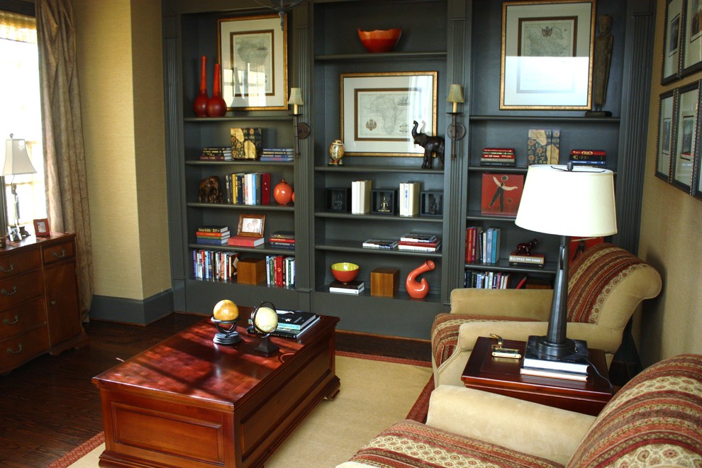 Inspiration for a traditional family room in Atlanta.