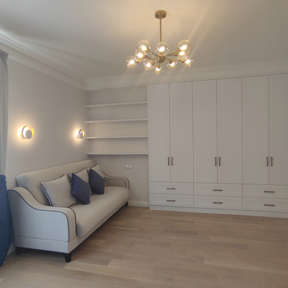 Двухуровневая светлая квартира в неоклассическом стиле