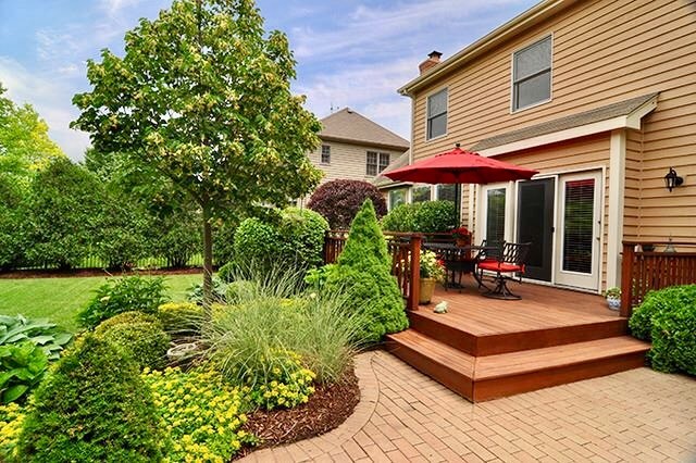Home design - transitional home design idea in Chicago