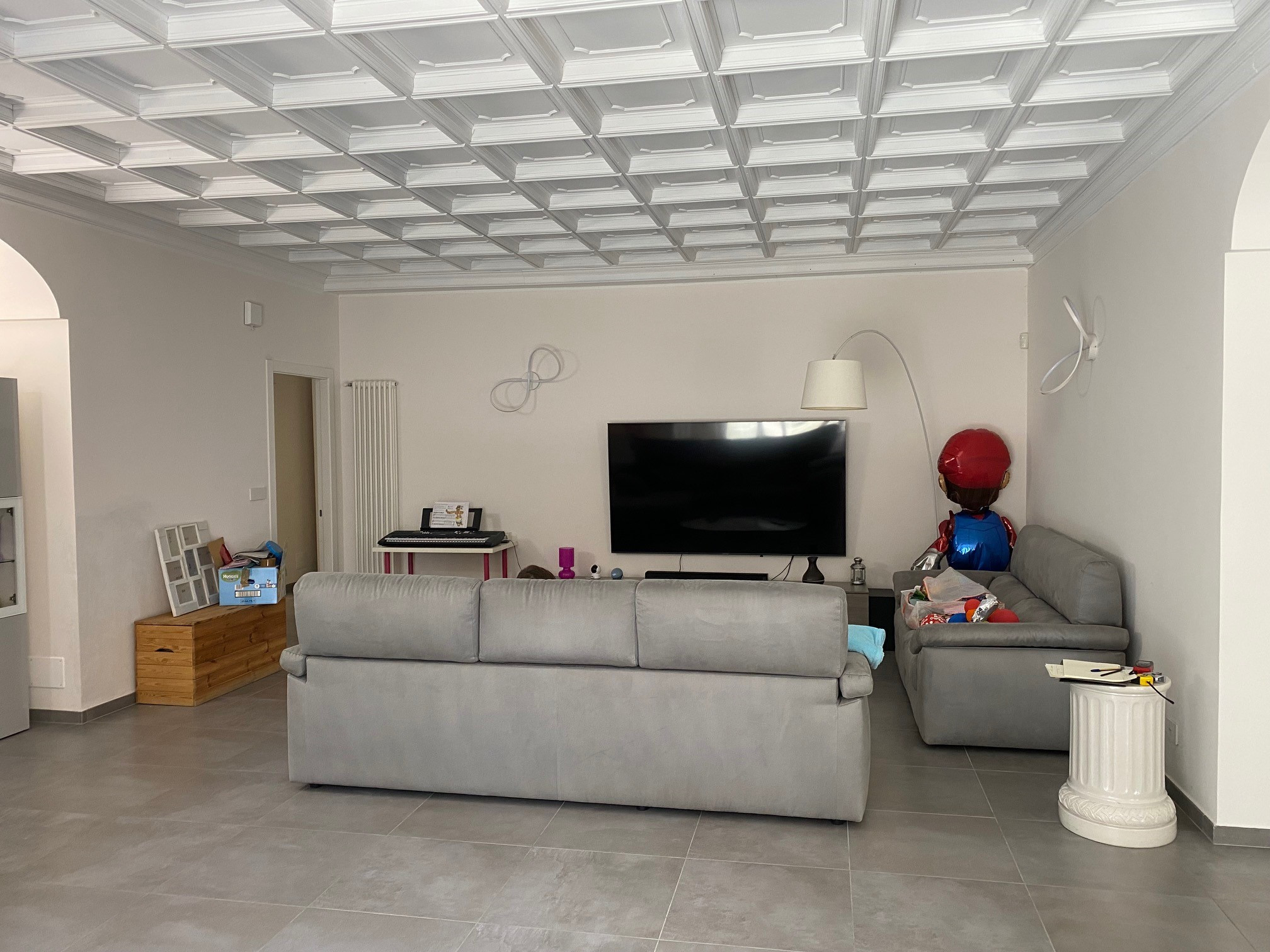 Il salone prima della nuova decorazione