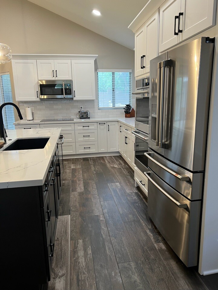 Large cottage chic l-shaped open concept kitchen photo in Phoenix with an undermount sink, shaker cabinets, white cabinets, quartzite countertops, white backsplash, ceramic backsplash, stainless steel appliances, an island and white countertops