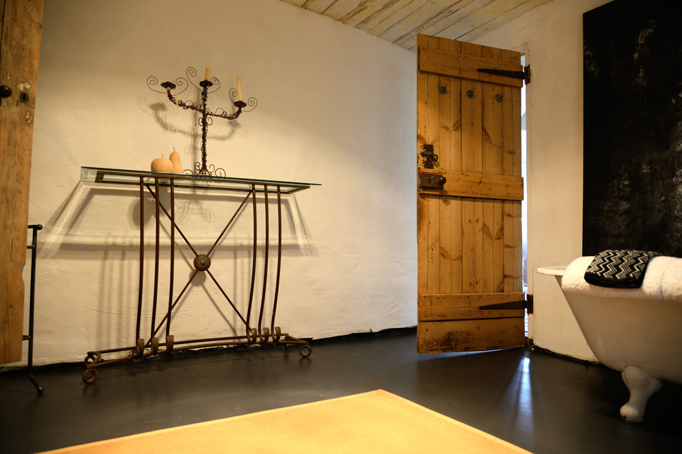 This is an example of a country bathroom in Adelaide.