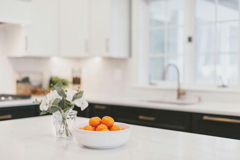 Transitional kitchen photo in Baltimore