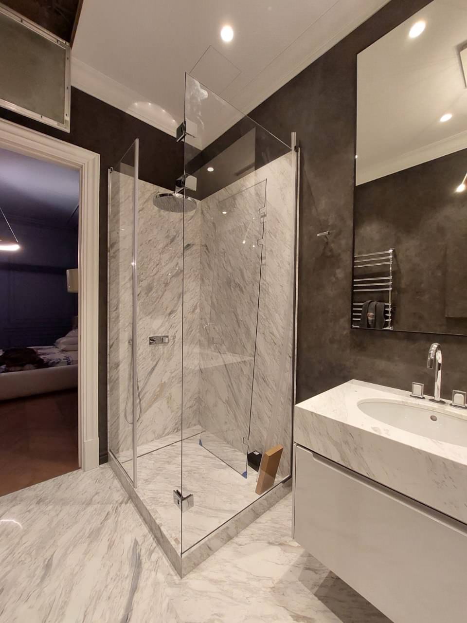 Душевая кабина/ванная комната