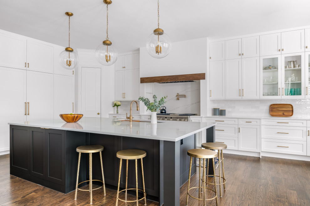 Transitional kitchen photo in Dallas