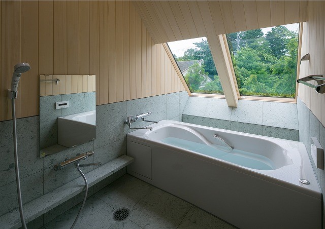 This is an example of a scandinavian bathroom in Tokyo.