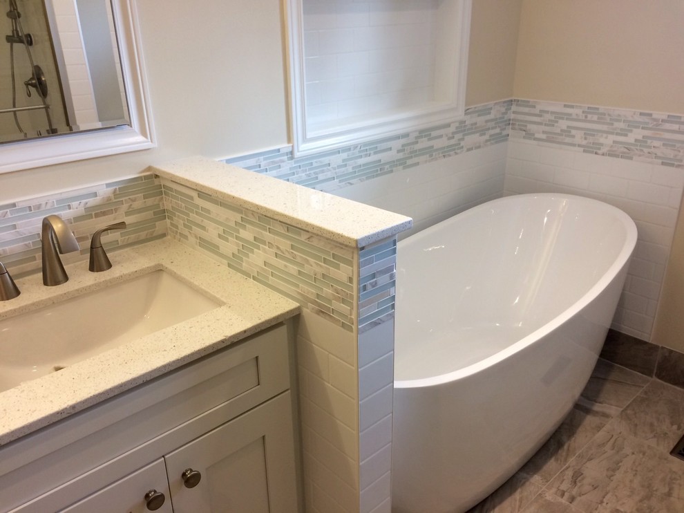 Inspiration for a transitional bathroom remodel in Toronto