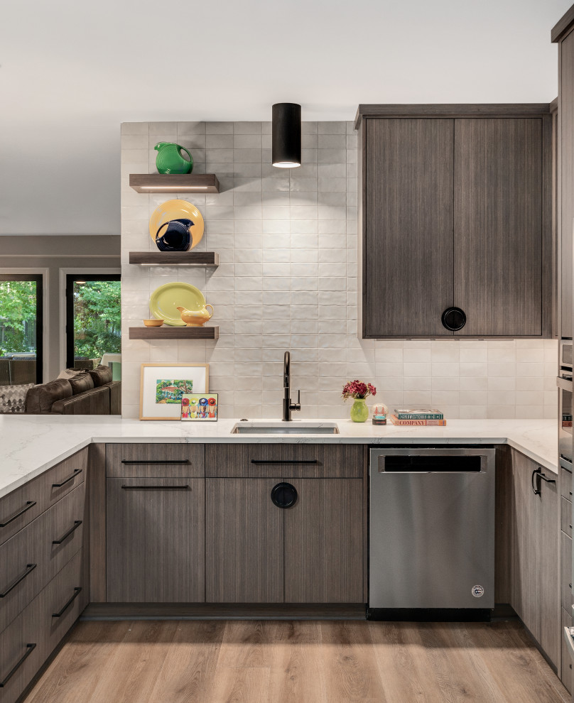 Transitional kitchen photo in Raleigh