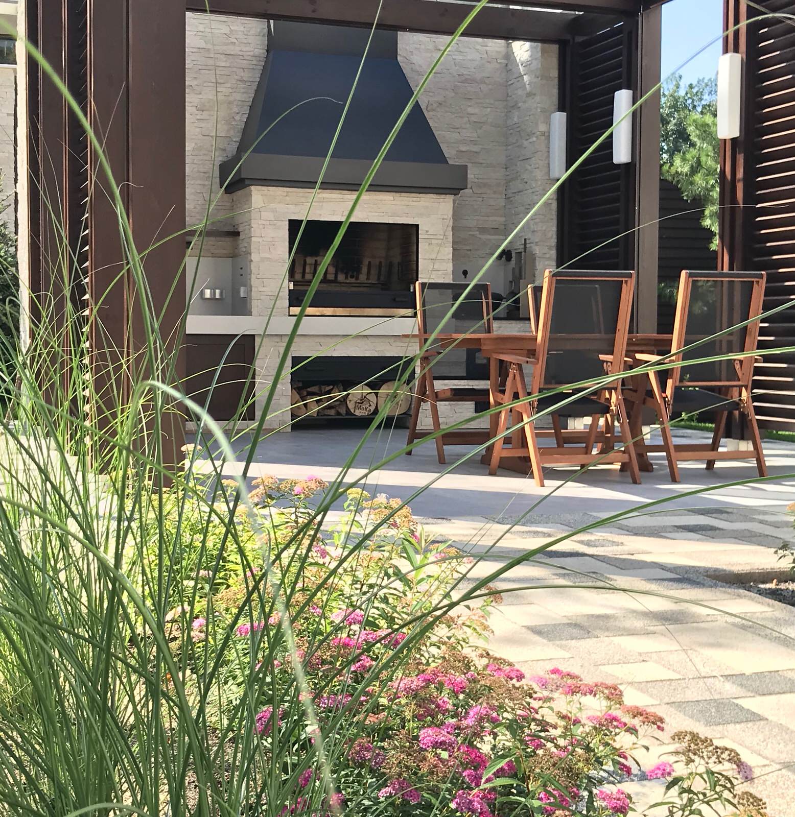 Arbor BBQ with a glass roof. Беседка со стеклянной крышей