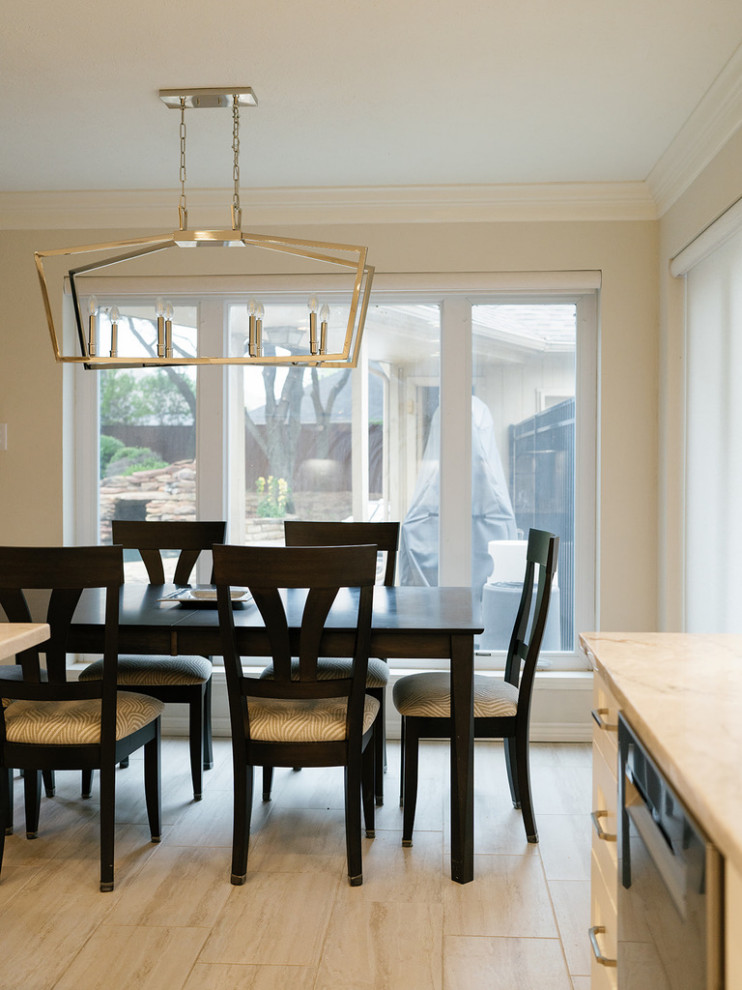 Example of a mid-sized transitional home design design in Dallas