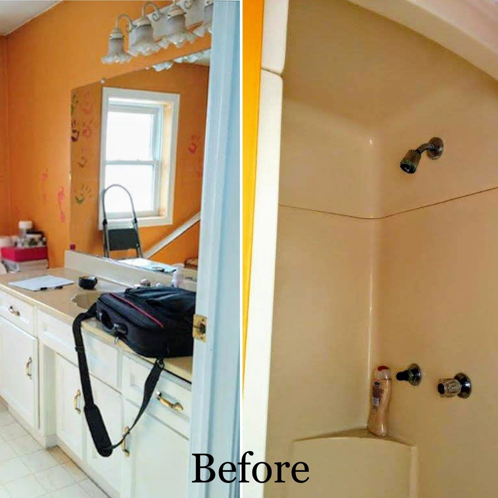 Example of a transitional home design design in Toronto