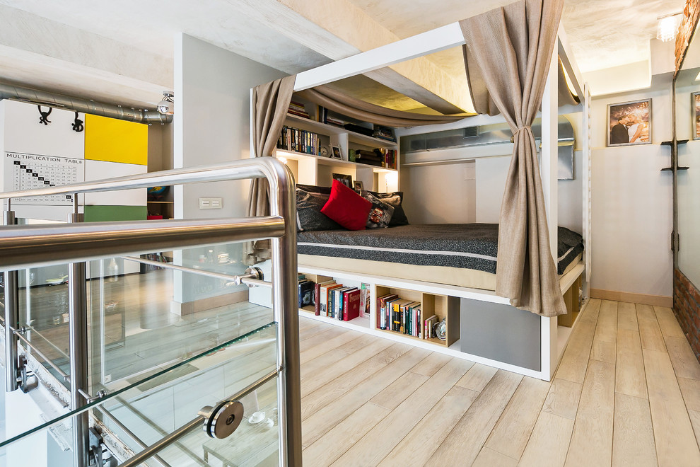 This is an example of a contemporary bedroom in Moscow.