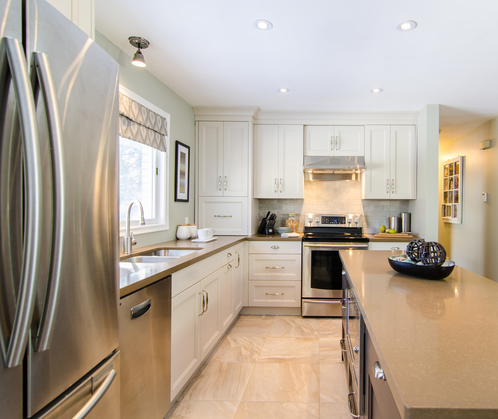Example of a transitional l-shaped eat-in kitchen design in Toronto with an island