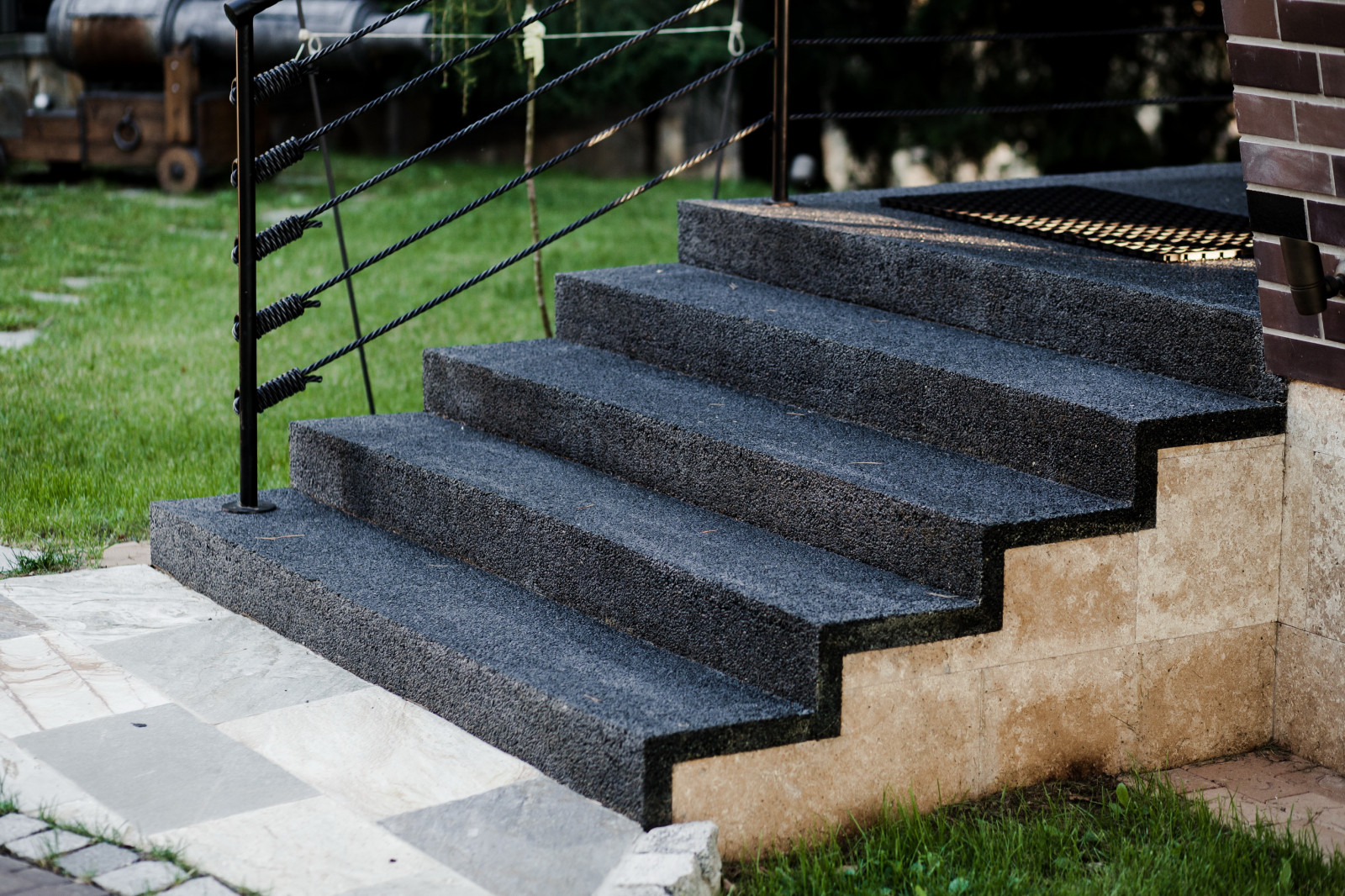 Лестница - покрытие каменный ковер