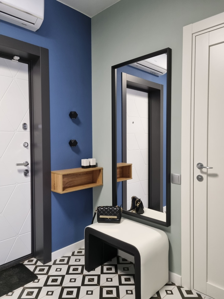 Яркая прихожая