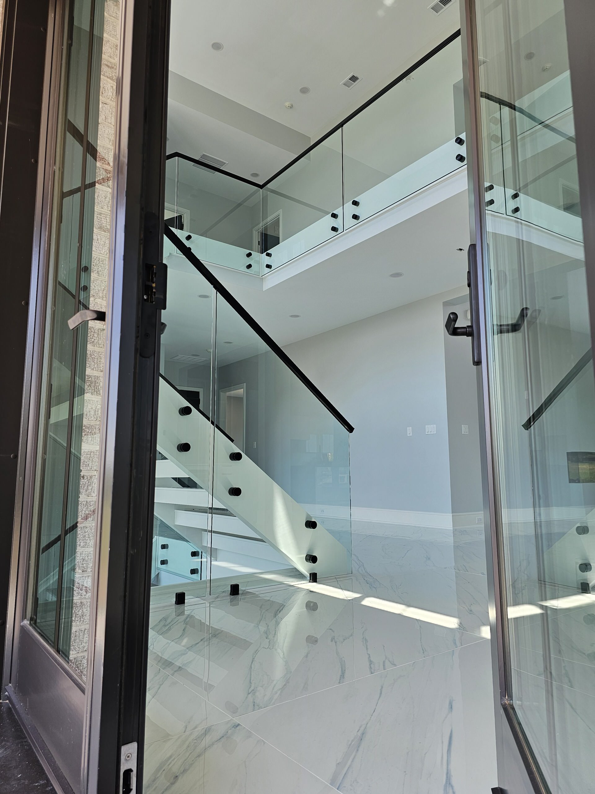 125_Modern Open Rise Stair with Glass Balustrade, Aldie, VA 20105