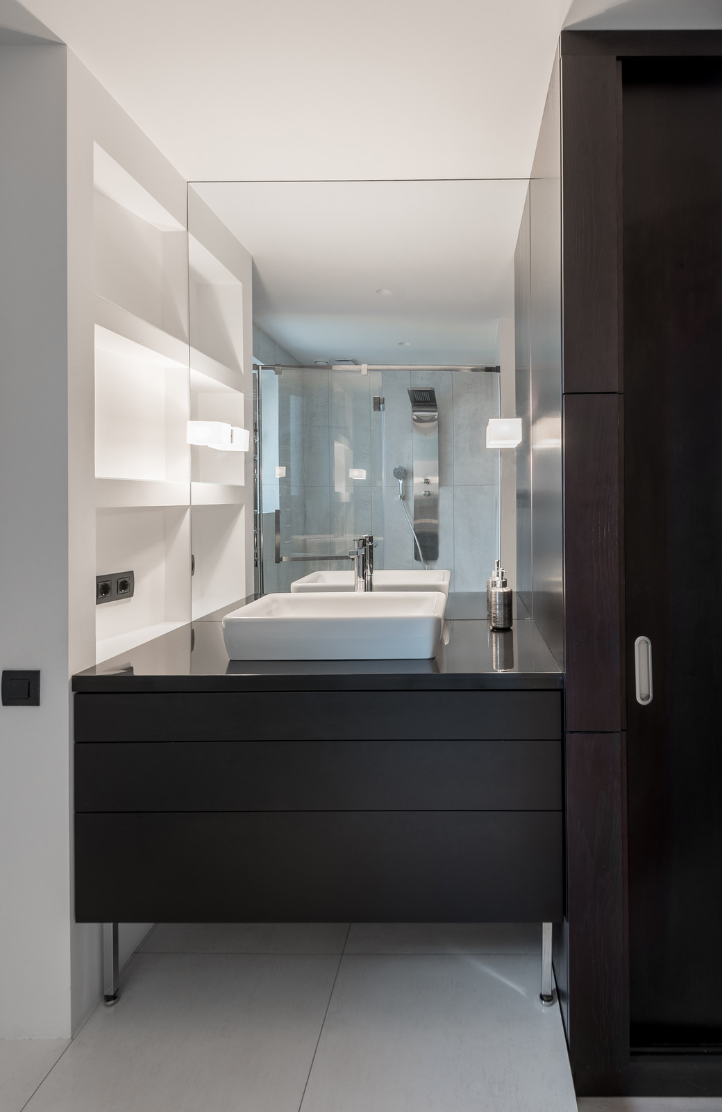 Санузел с использованием натурального кварца