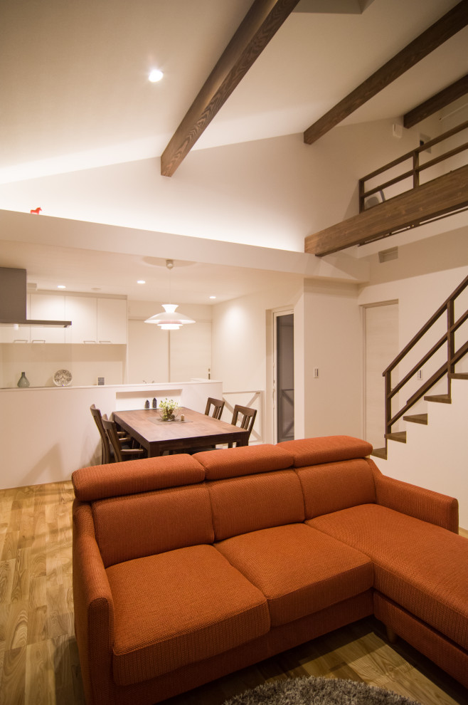 他の地域にあるおしゃれなリビングの写真