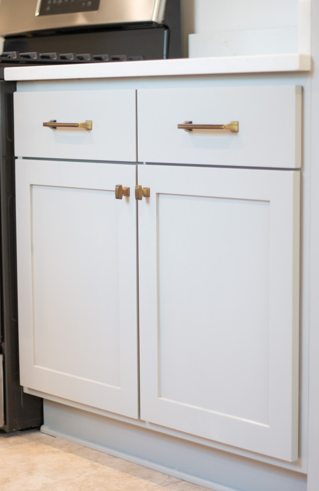 Kitchen - transitional kitchen idea