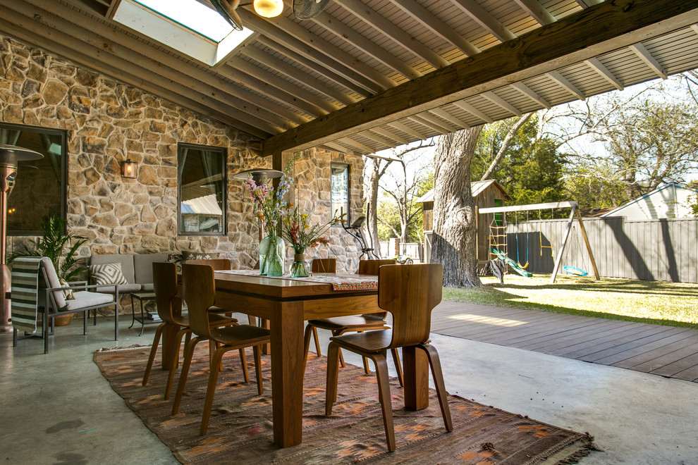 Farmhouse patio photo in Dallas