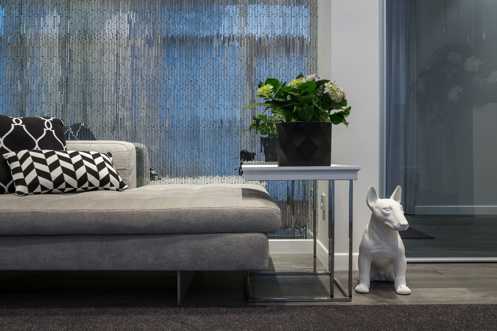 БЕЛЫМ ПО БЕЛОМУ