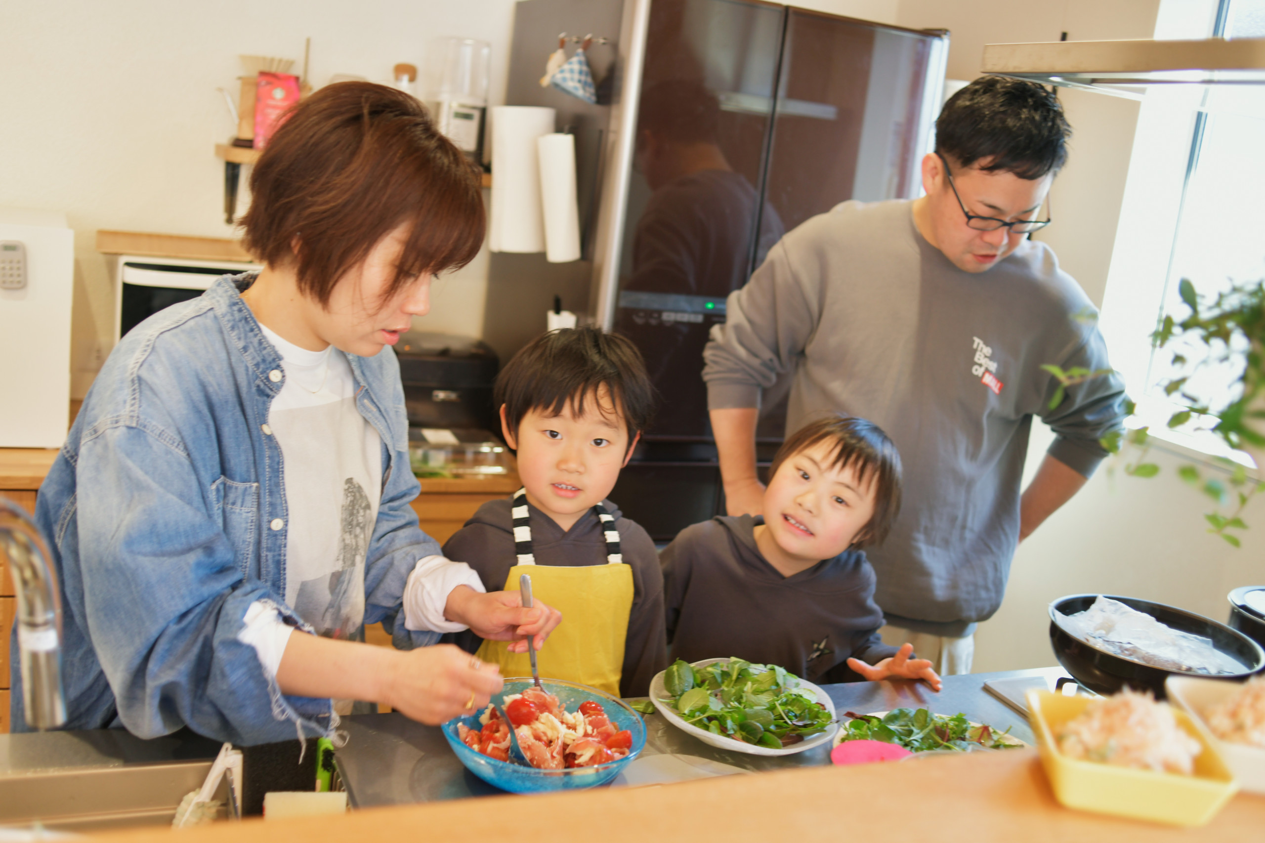 家族の笑顔輝く自然素材の家