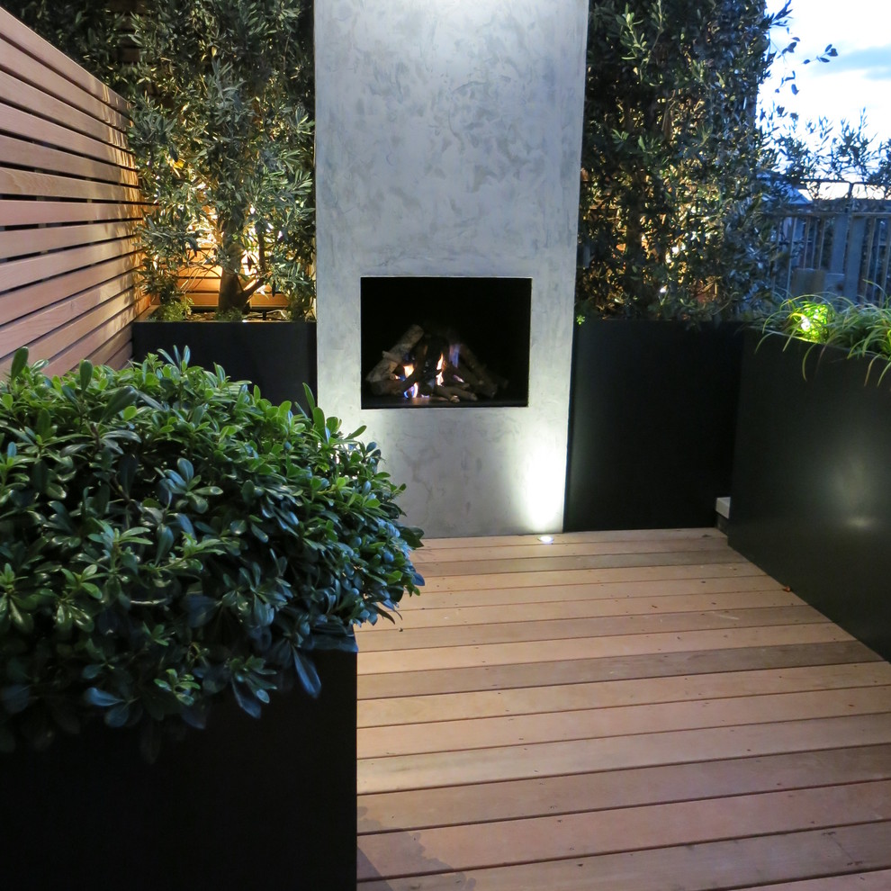 Design ideas for a small contemporary terrace in London.