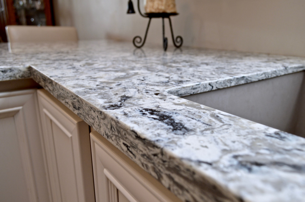 Inspiration for a mid-sized transitional l-shaped eat-in kitchen remodel in Chicago with an undermount sink, recessed-panel cabinets, white cabinets, quartzite countertops, stainless steel appliances, a peninsula and gray countertops