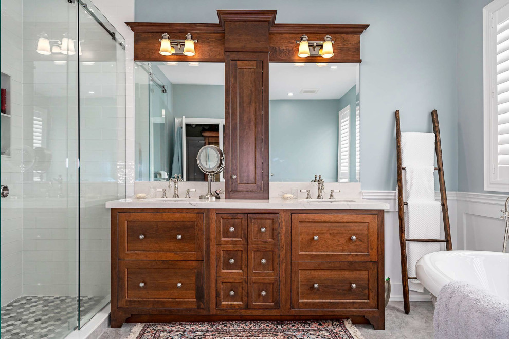 Example of a mountain style bathroom design in Toronto